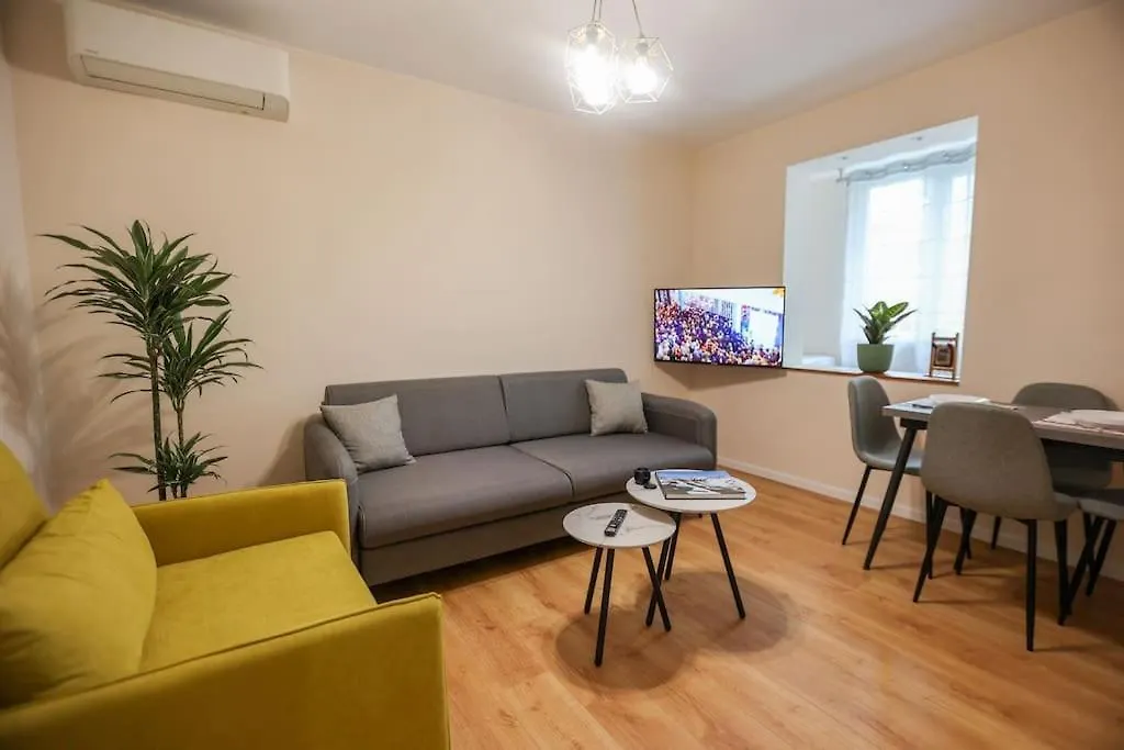 Lively Center Of Tirana Apartment