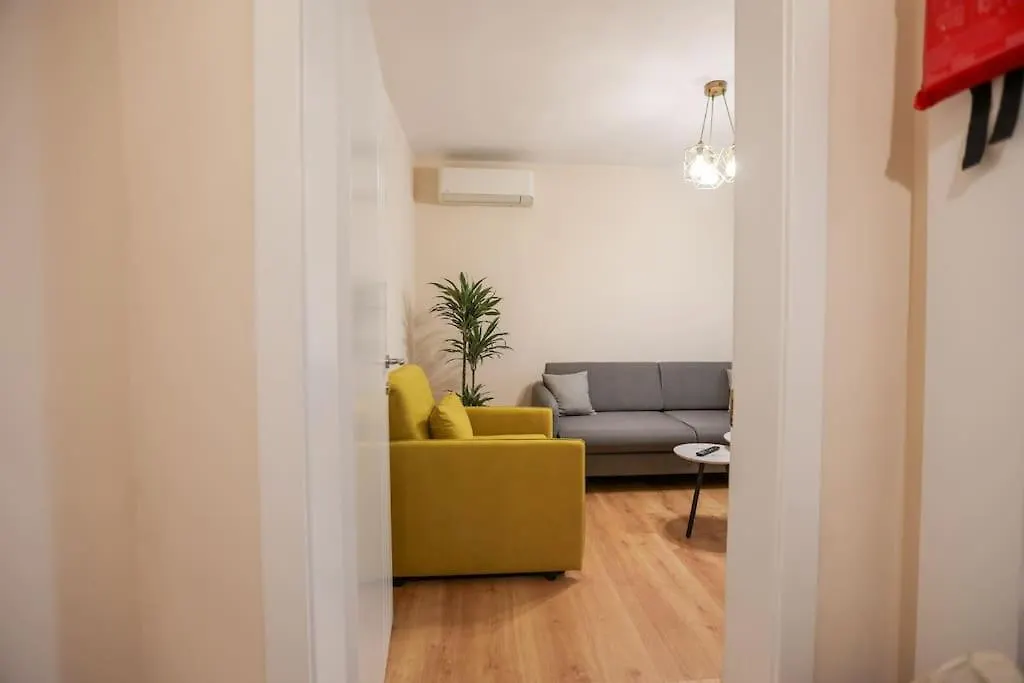 Lively Center Of Tirana Apartment
