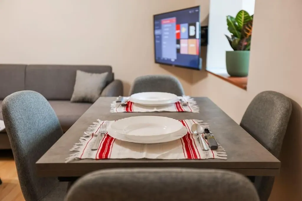 Lively Center Of Tirana Apartment