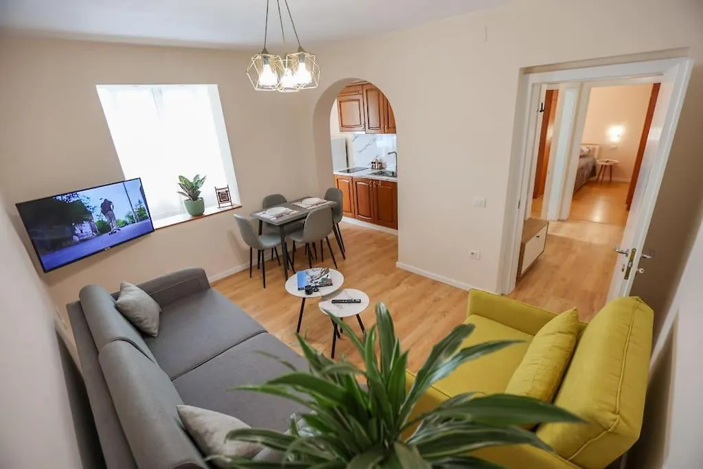 Lively Center Of Tirana Apartment